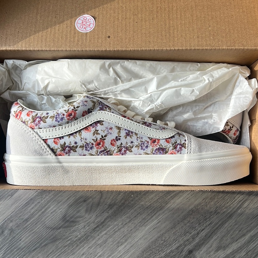 Women’s Vans brand new